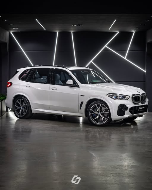 BMW X5 XDRIVE45E - Imagem 2