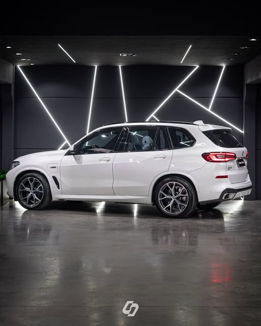BMW X5 XDRIVE45E - Imagem 3