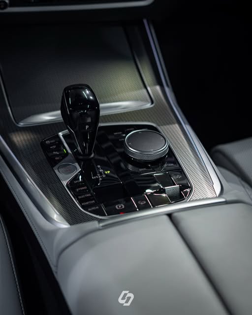 BMW X5 XDRIVE45E - Imagem 8