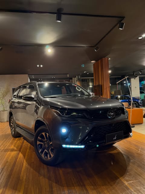TOYOTA HILUX SW4 SRX PLATINUM - Imagem 2