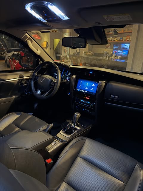 TOYOTA HILUX SW4 SRX PLATINUM - Imagem 11
