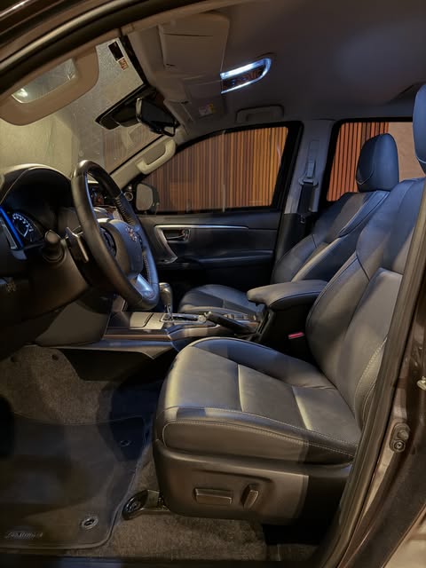 TOYOTA HILUX SW4 SRX PLATINUM - Imagem 12