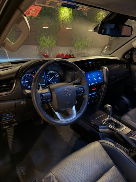 TOYOTA HILUX SW4 SRX PLATINUM - Imagem 13