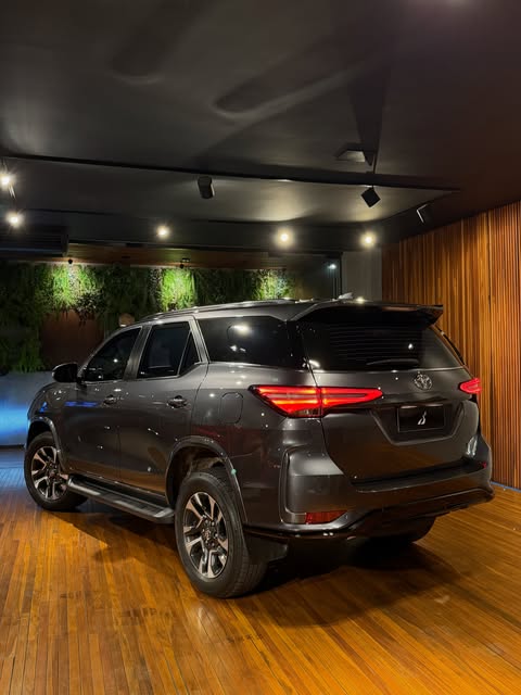 TOYOTA HILUX SW4 SRX PLATINUM - Imagem 3