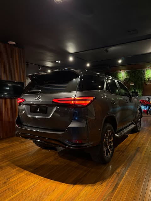 TOYOTA HILUX SW4 SRX PLATINUM - Imagem 4