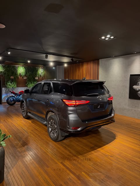 TOYOTA HILUX SW4 SRX PLATINUM - Imagem 5