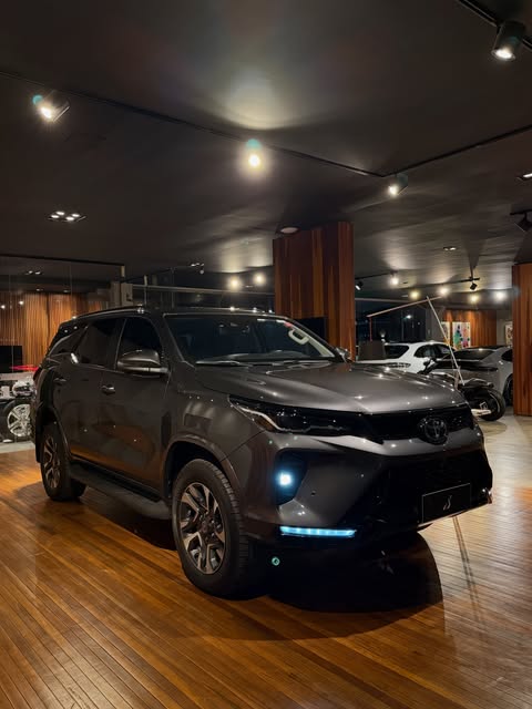 TOYOTA HILUX SW4 SRX PLATINUM - Imagem 8