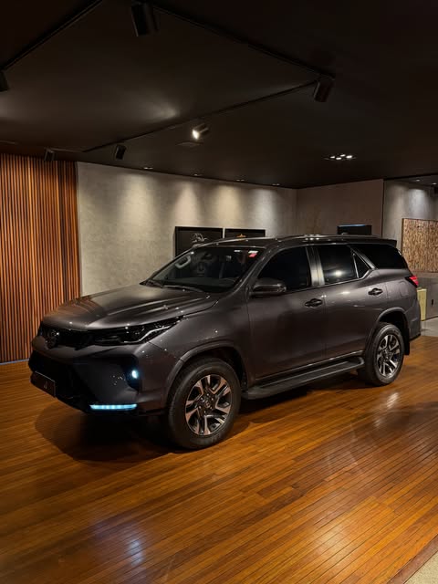 TOYOTA HILUX SW4 SRX PLATINUM - Imagem 9