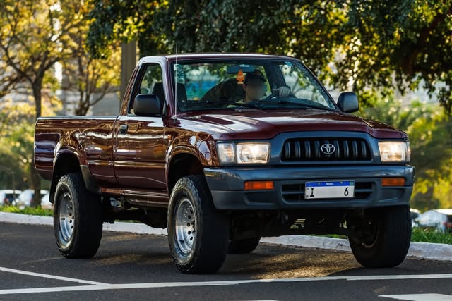 TOYOTA HILUX DX - Imagem 2