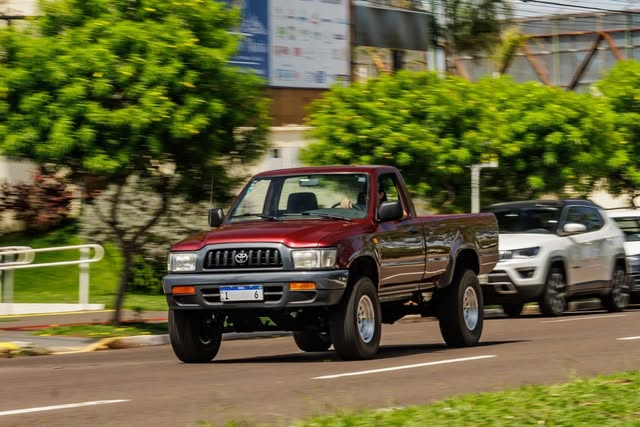 TOYOTA HILUX DX - Imagem 3