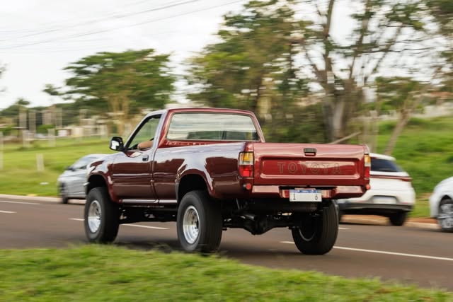 TOYOTA HILUX DX - Imagem 4
