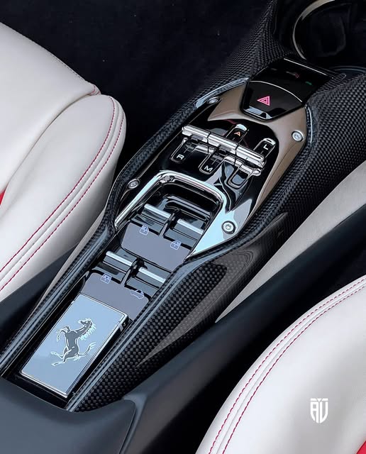 FERRARI 296 GTS - Imagem 11