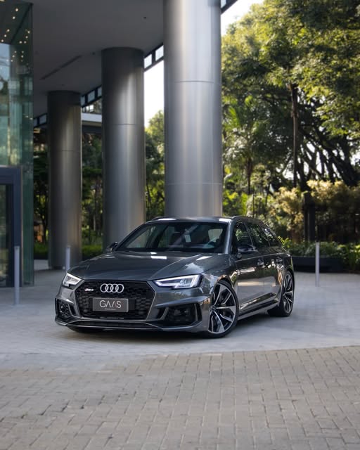 AUDI RS4 - Imagem 1