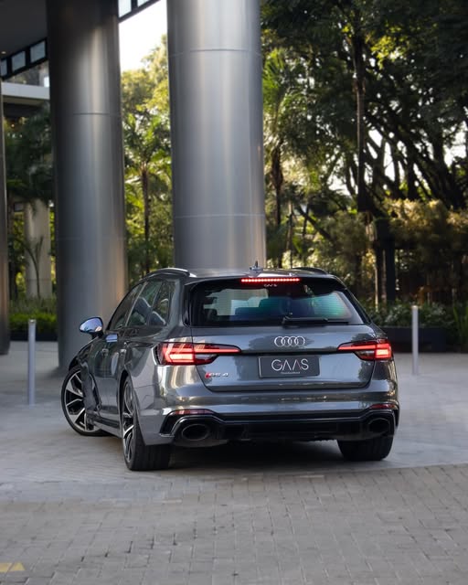 AUDI RS4 - Imagem 4