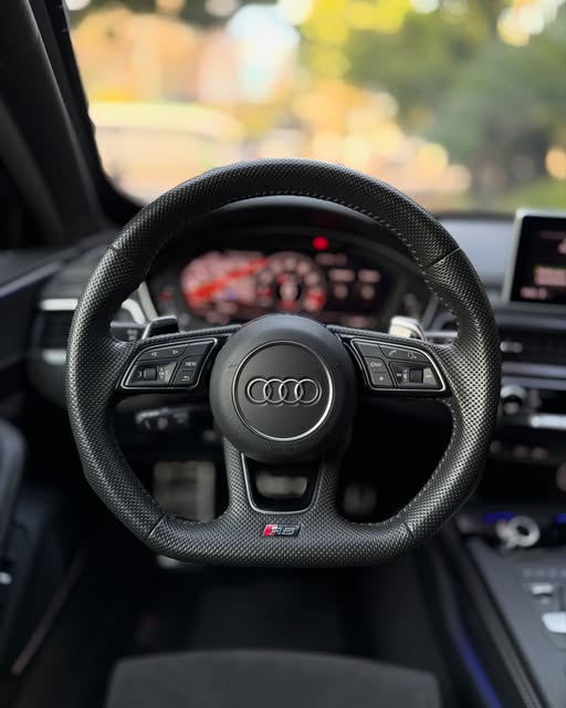 AUDI RS4 - Imagem 8
