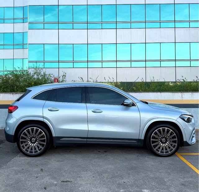 MERCEDES-BENZ GLA 200 AMG LINE - Imagem 4