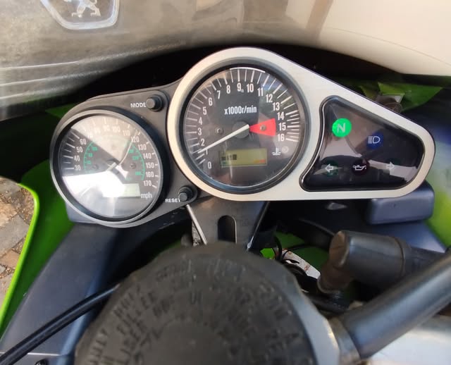 KAWASAKI ZX-6 R - Imagem 4