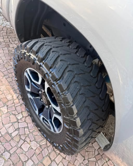 TOYOTA HILUX SRX 2.8 TURBO DIESEL - Imagem 9