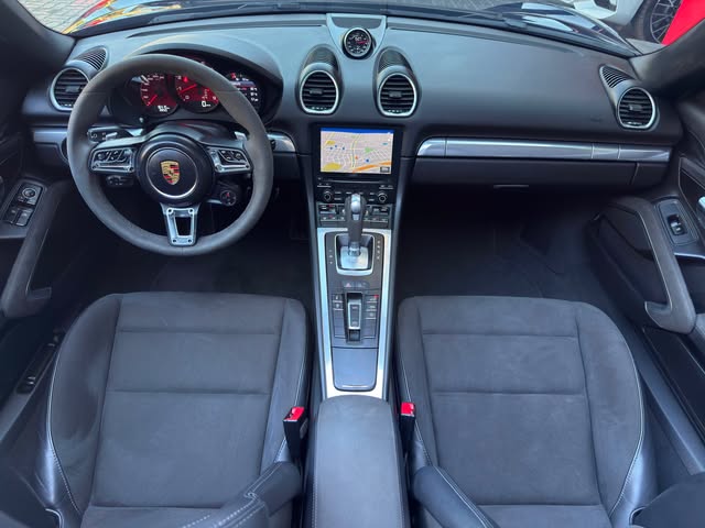 PORSCHE 718 BOXSTER GTS - Imagem 9