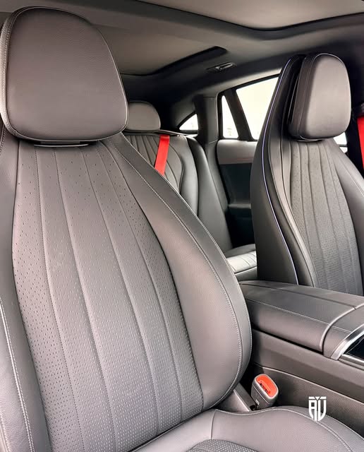 MERCEDES-BENZ EQE 300 EDITION ONE - Imagem 14
