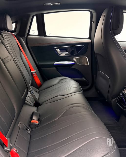 MERCEDES-BENZ EQE 300 EDITION ONE - Imagem 15
