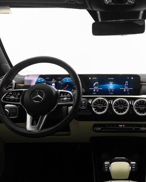 MERCEDES-BENZ CLA 250 - Imagem 3