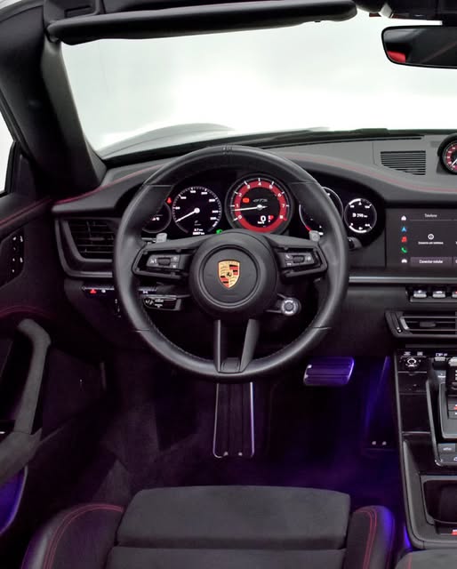 PORSCHE 911 CARRERA 4 GTS - Imagem 4