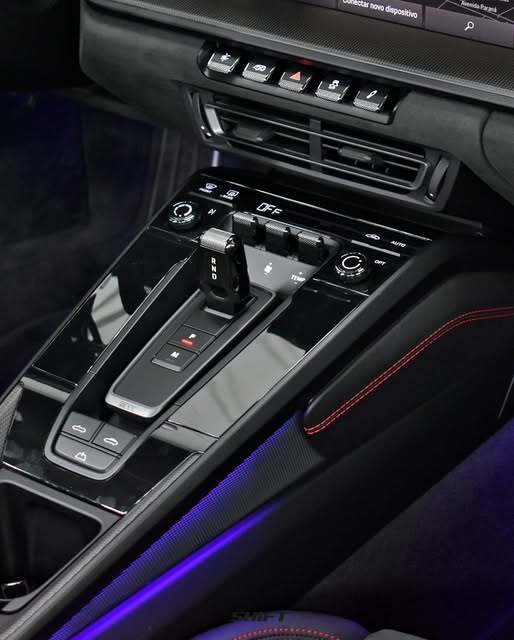 PORSCHE 911 CARRERA 4 GTS - Imagem 9