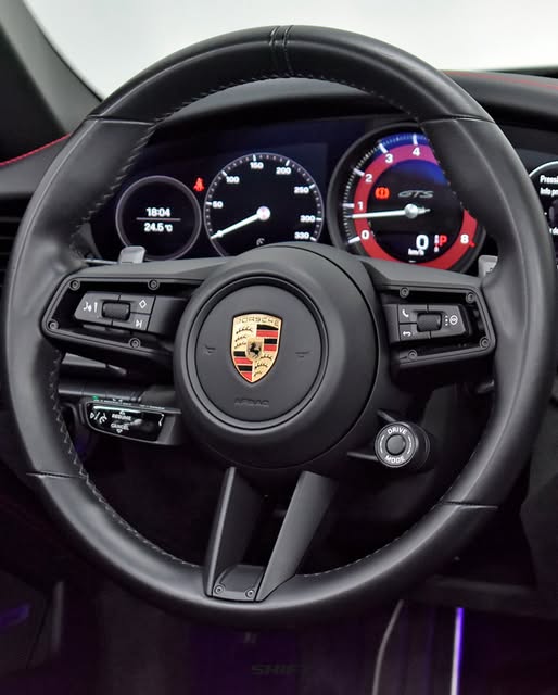 PORSCHE 911 CARRERA 4 GTS - Imagem 10