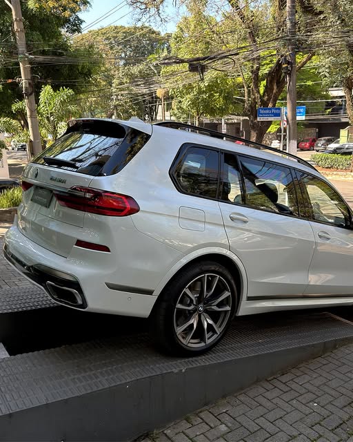 BMW X7 M50I - Imagem 5