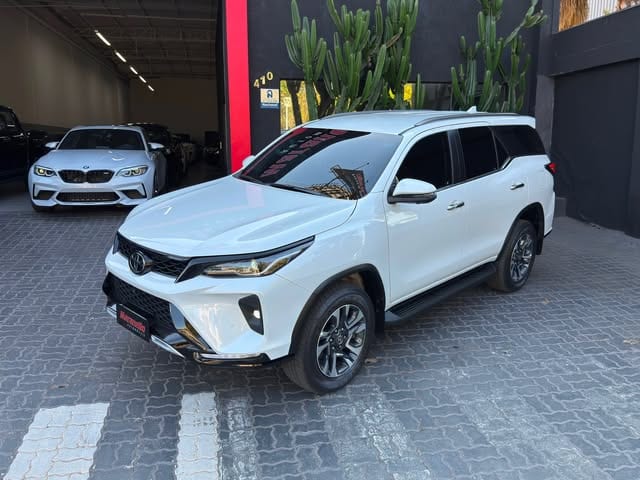 TOYOTA HILUX SRX PLATINUM