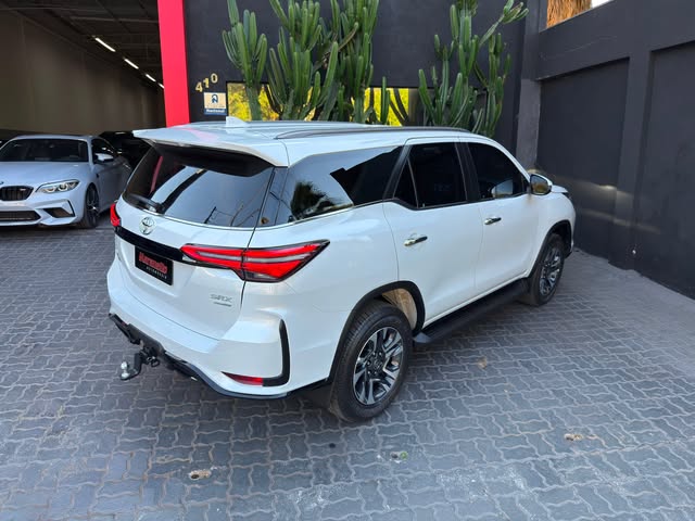 TOYOTA HILUX SRX PLATINUM - Imagem 4
