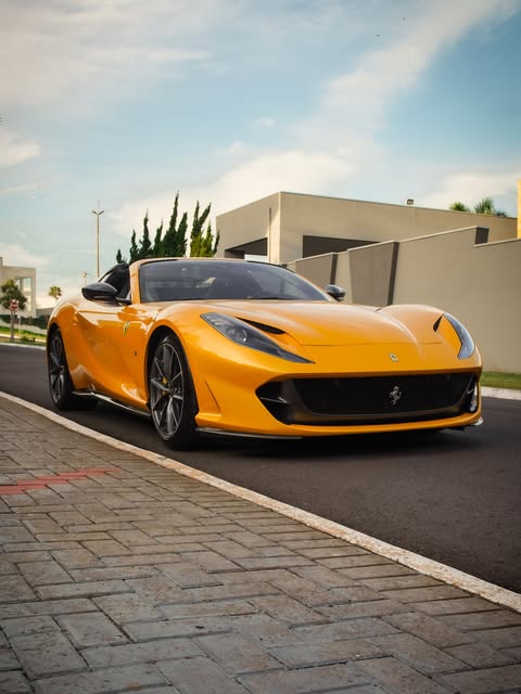 FERRARI 812 GTS - Imagem 1