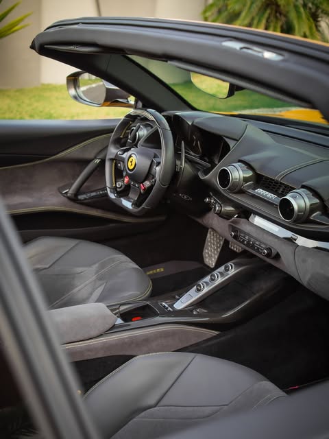 FERRARI 812 GTS - Imagem 2