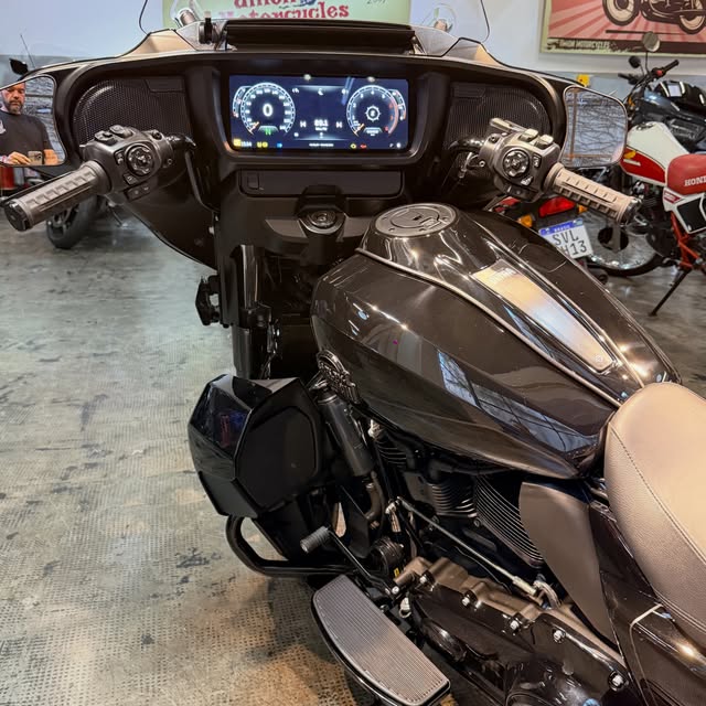 HARLEY-DAVIDSON STREET GLIDE ULTRA - Imagem 10