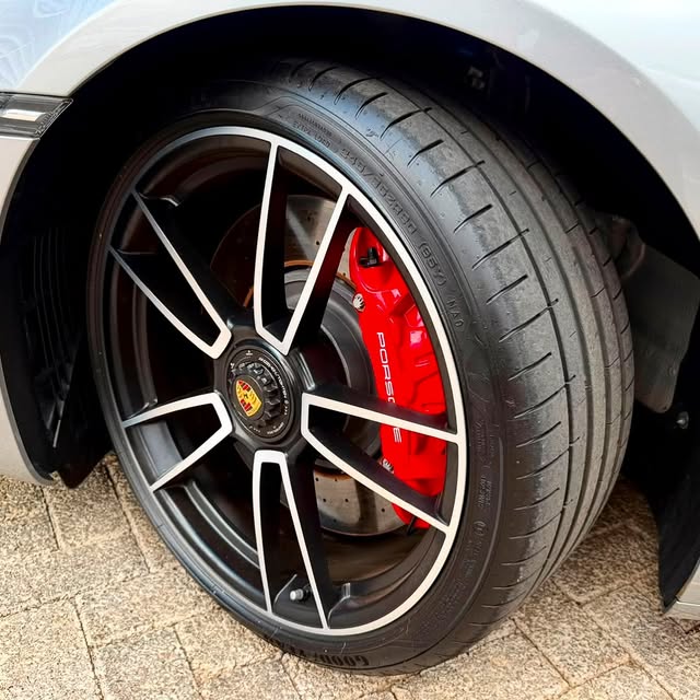 PORSCHE 911 TARGA 4 GTS - Imagem 11