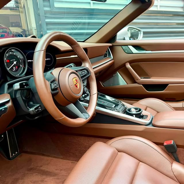 PORSCHE 911 TARGA 4 GTS - Imagem 4