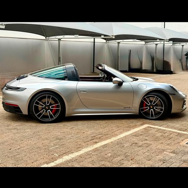 PORSCHE 911 TARGA 4 GTS - Imagem 8