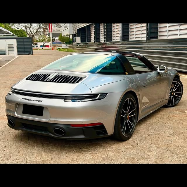 PORSCHE 911 TARGA 4 GTS - Imagem 10