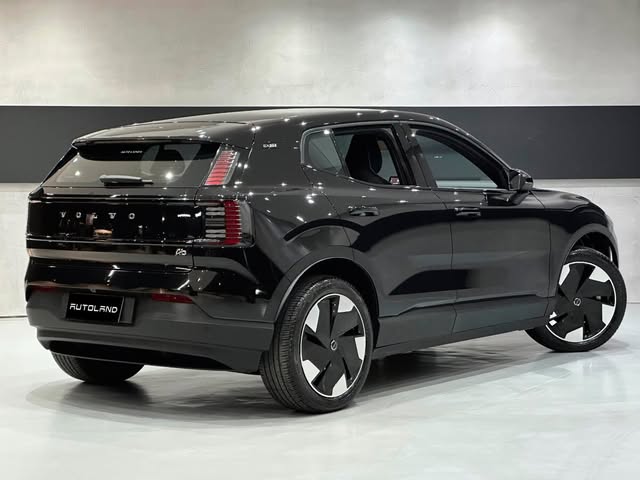 VOLVO EX30 PLUS - Imagem 2