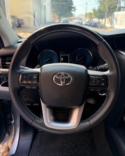 TOYOTA HILUX SW4 SRX - Imagem 6