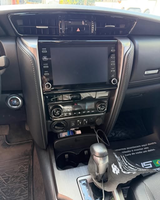 TOYOTA HILUX SW4 SRX - Imagem 9