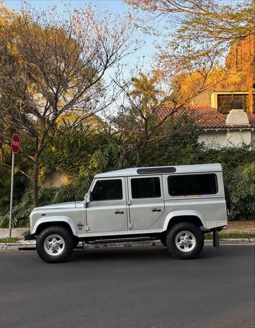 LAND ROVER DEFENDER 110 CSW - Imagem 1