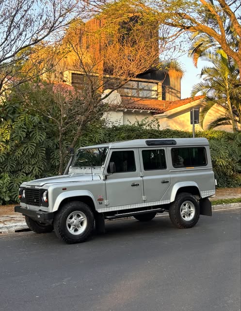 LAND ROVER DEFENDER 110 CSW - Imagem 2