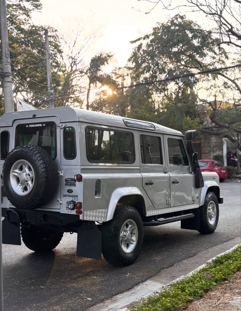 LAND ROVER DEFENDER 110 CSW - Imagem 3