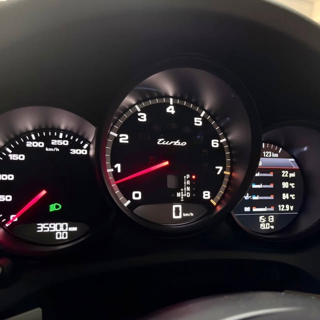 PORSCHE MACAN TURBO - Imagem 10