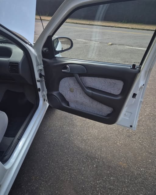 VOLKSWAGEN SAVEIRO GL - Imagem 18
