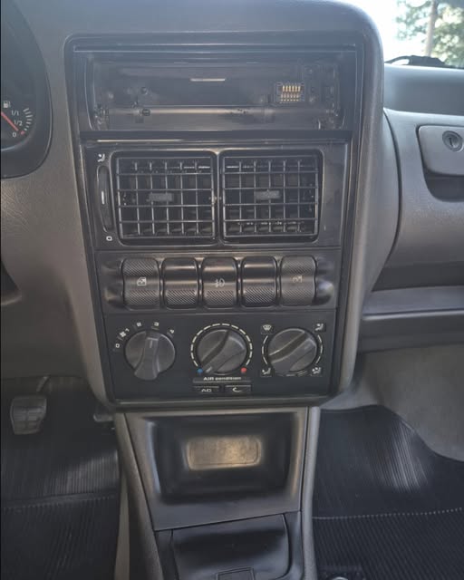 VOLKSWAGEN SAVEIRO GL - Imagem 6