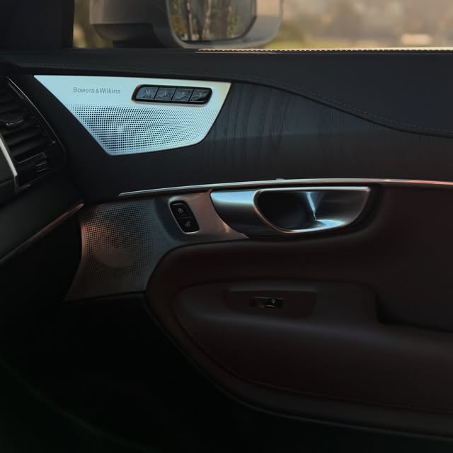 VOLVO XC90 T8 ULTIMATE HYBRID - Imagem 8