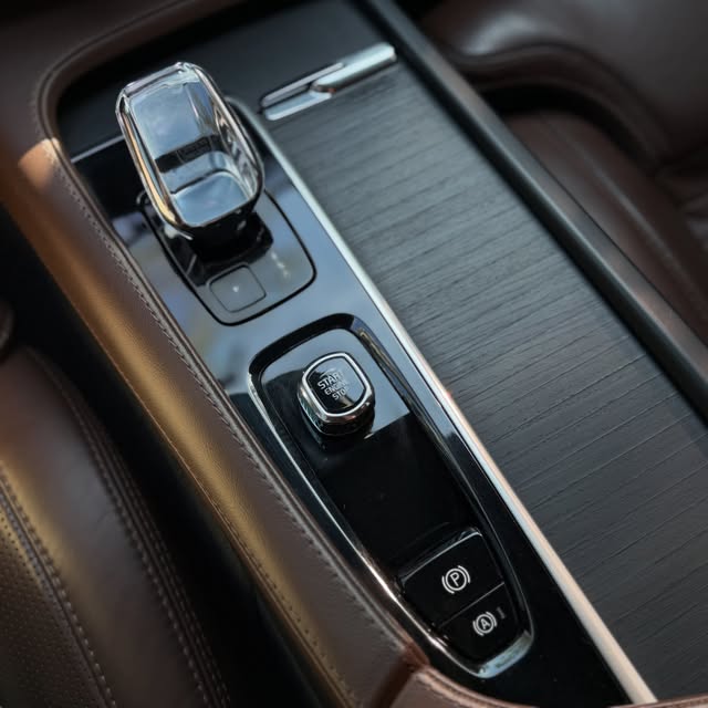 VOLVO XC90 T8 ULTIMATE HYBRID - Imagem 9